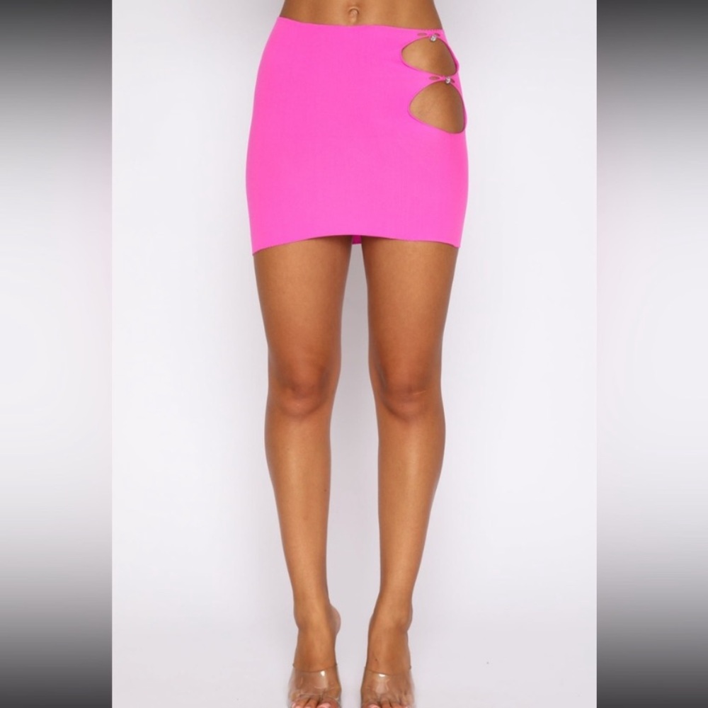 White fox boutique built like this hot pink mini skirt